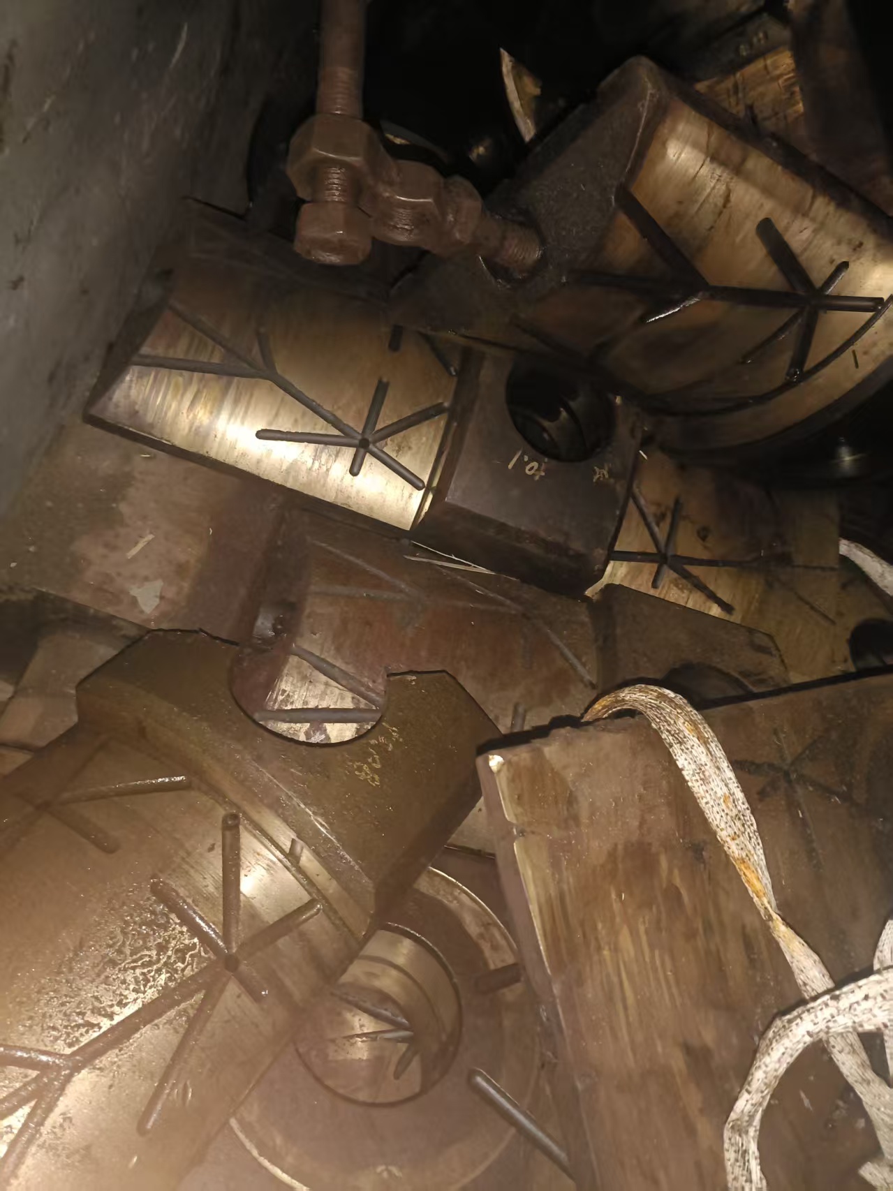 12月18日唐山板材公司废铜滑块招标公告