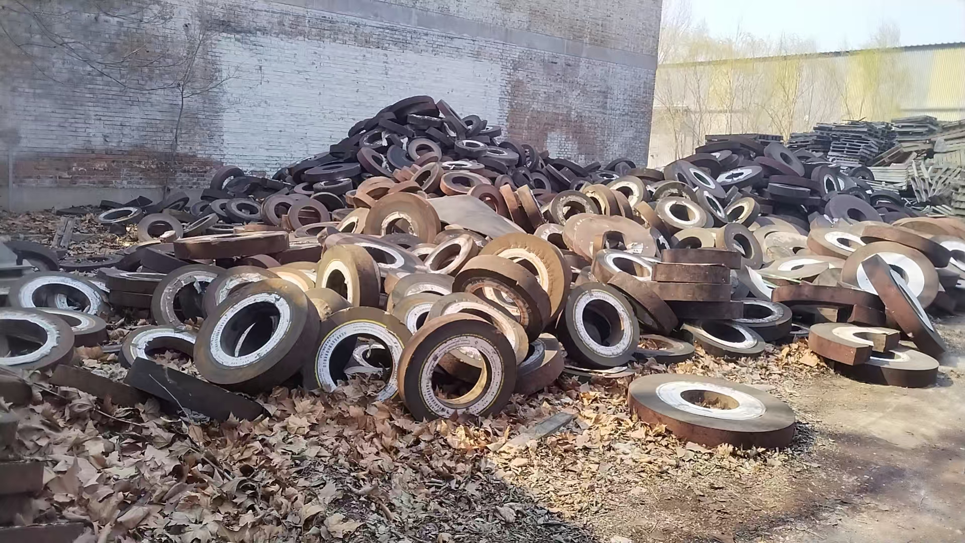 4月14日邯郸市钢铁公司废旧物资（废砂轮）销售招标公告