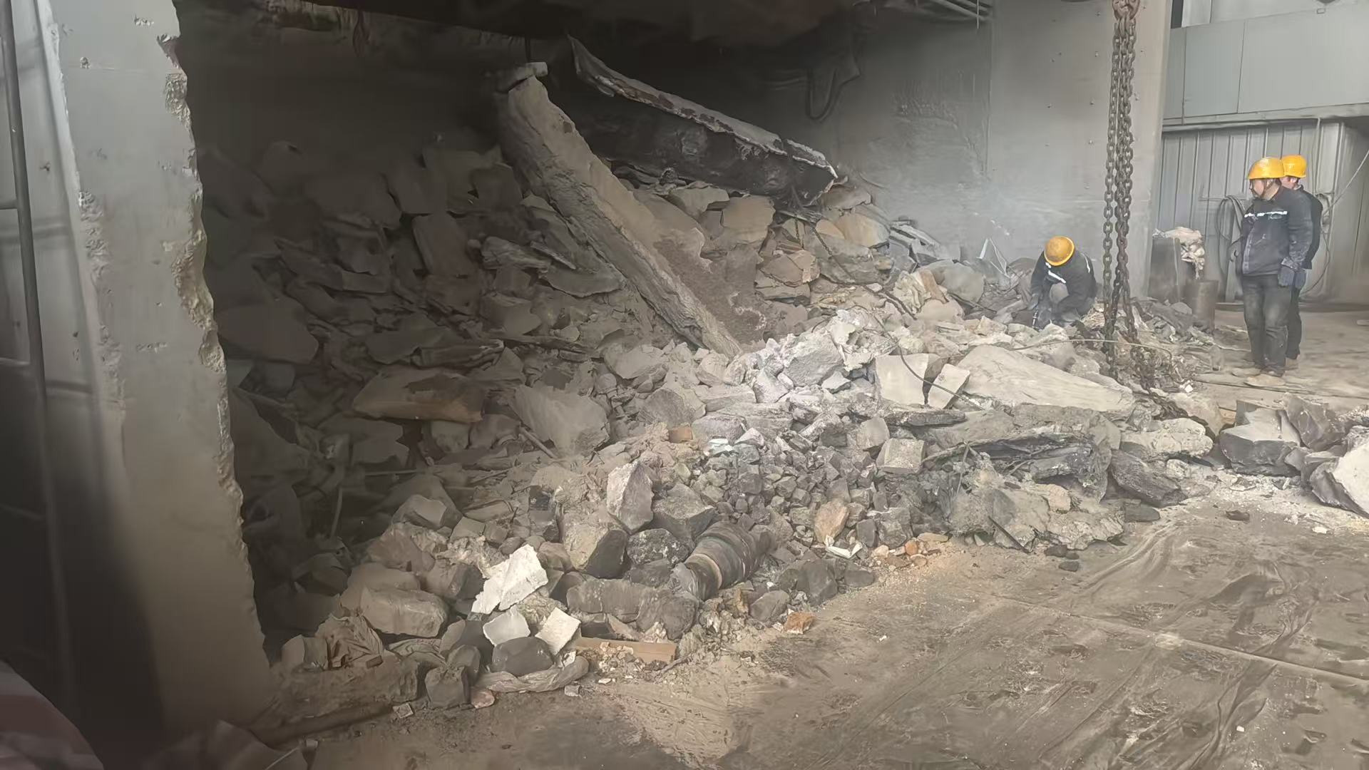 中厚板废耐材拍卖